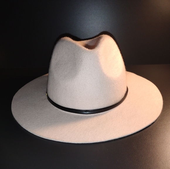 BCBG fedora in lite pink - Picture 7 of 7